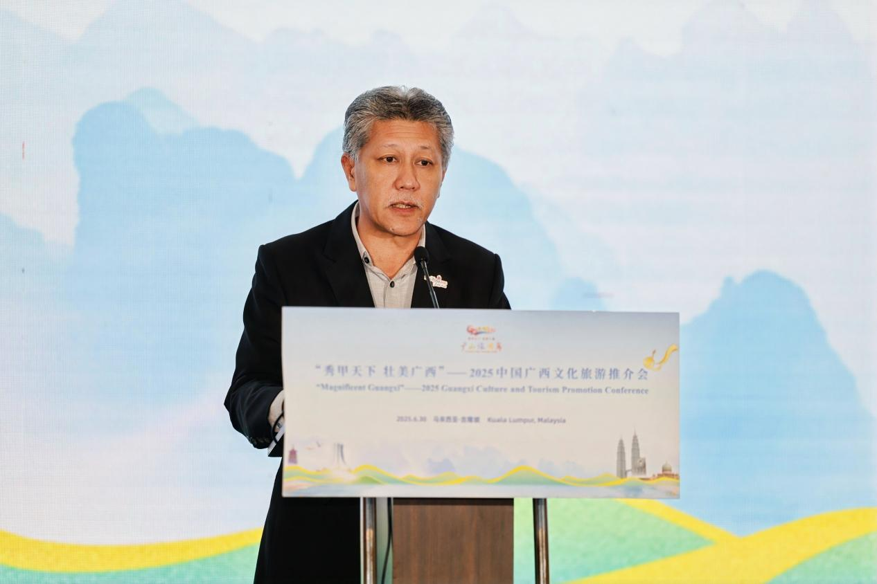 马来西亚旅游、艺术和文化部秘书长拿督沙哈鲁丁·阿布索霍特致辞